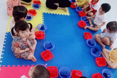 BẢNG TIN THÁNG 3: NHẬN BIẾT PHÂN BIỆT “MÀU XANH, MÀU ĐỎ”