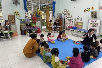 Ngày 27/12/2024 vừa qua Trường mầm non Phổ Minh tổ chức thao giảng cấp trường 3 tiết . Nhà trẻ “Nhận biết phân biệt màu đỏ , màu xanh “ , MG Nhỡ “ Truyện cây rau của Thỏ Út “ , MG Lớn “ Làm quen chữ cái b, đ “