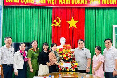 TRƯỜNG MẦM NON PHỔ MINH  📣✨Trân trọng cảm ơn lãnh đạo Đảng ủy, UBND, HĐND và UBMTTQ phường  Đức Phổ, Ngân hàng ViệtABank chi nhánh Đức Phổ  đã đến thăm và chúc mừng 20/11.  👉Sự quan tâm của quý lãnh đạo là nguồn động viên quý báu để CB, GV, NV thực hiện nhiệm vụ chăm sóc nuôi dưỡng, giáo dục các cháu góp phần nâng cao chất lượng giáo dục của địa phương.  Xin chân thành cảm ơn!