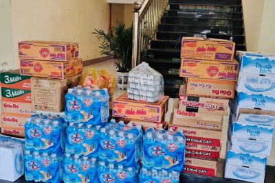 🌧️❤️ TRƯỜNG MẦM NON PHỔ MINH HƯỚNG VỀ MIỀN TRUNG – PHÚ YÊN (CŨ)  THÂN YÊU ❤️🌧️  Hôm nay, 22/11/2025, tập thể cán bộ, giáo viên, nhân viên và phụ huynh Trường Mầm non Phổ Minh đã cùng nhau chung tay ủng hộ đồng bào miền Trung – Phú Yên đang chịu ảnh hưởng nặng nề bởi mưa lũ.  Bằng tất cả tấm lòng sẻ chia, yêu thương, nhà trường mong muốn góp một phần nhỏ bé giúp bà con sớm vượt qua khó khăn, ổn định cuộc sống. Mỗi món quà gửi đi là một lời động viên, mỗi sự ủng hộ là một hơi ấm lan tỏa yêu thương.  Xin chân thành cảm ơn quý phụ huynh và toàn thể cán bộ, giáo viên, nhân viên đã đồng hành cùng nhà trường trong hoạt động đầy ý nghĩa này. Chúc bà con vùng lũ  sớm khắc phục hậu quả và trở lại cuộc sống bình yên. ❤️