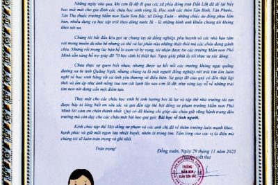 🌧️ LỒNG GHÉP GIÁO DỤC TRẺ BÀI HỌC TÌNH YÊU THƯƠNG – HƯỚNG VỀ ĐỒNG BÀO VÙNG LŨ 🌧️ Trường Mầm non Phổ Minh  Trong những ngày miền Trung – Phú Yên oằn mình trong mưa lũ, cô và trò Trường Mầm non Phổ Minh đã lồng ghép vào các hoạt động hằng ngày bài học về tình yêu thương, sự sẻ chia và tinh thần tương thân tương ái – những giá trị đẹp cần gieo vào tâm hồn trẻ thơ từ hôm nay.  💓 Thông qua các câu chuyện, hình ảnh và hoạt động trải nghiệm, các con được hiểu rằng:  • Có những bạn nhỏ đang gặp khó khăn vì nước lũ dâng cao.  • Khi một ai đó gặp hoạn nạn, chúng ta biết yêu thương, biết giúp đỡ, biết chung tay làm điều tốt đẹp.  💗 Các con đã cùng cô chuẩn bị những món quà nhỏ, gửi gắm trong đó là tấm lòng yêu thương và sự sẻ chia đến các bạn vùng lũ. Dù chỉ là những đóng góp giản dị, nhưng đó là cách để trẻ biết quan tâm, biết cho đi, và biết rằng “Yêu thương là điều tuyệt vời nhất”.  🙏 Trường Mầm non Phổ Minh xin gửi lời cảm ơn đến quý phụ huynh đã cùng nhà trường đồng hành, để bài học về lòng nhân ái được lan tỏa mạnh mẽ hơn.  🌈 Mong rằng những tấm lòng nhỏ bé hôm nay sẽ góp phần sưởi ấm miền Trung ruột thịt và nuôi dưỡng những trái tim biết yêu thương trong tương lai.