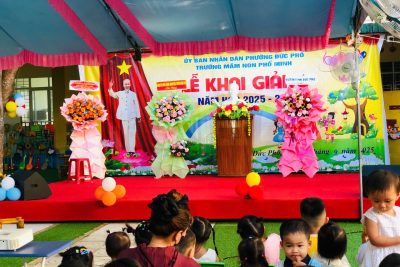 Buổi lễ khai giảng năm học mới của trường Mầm non Phổ Minh đã diễn ra trong không khí vui tươi, rộn ràng và đầy ý nghĩa. Với sự chuẩn bị chu đáo của tập thể cán bộ, giáo viên, Với sự tham dự của lãnh đạo UBND Phường Đức Phổ , BT chi bộ TDP  Trường Sanh, Tổ trưởng  TDP Trường Sanh, sự tham dự đông đủ của các bậc phụ huynh cùng niềm hân hoan, háo hức của các bé, lễ khai giảng đã thành công tốt đẹp. Đây là khởi đầu cho một năm học mới tràn đầy niềm tin, sự đoàn kết và quyết tâm của nhà trường trong việc chăm sóc, giáo dục trẻ, hứa hẹn mang lại nhiều thành công và niềm vui mới.