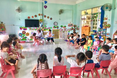 👉TỔ CHỨC KHÁM SỨC KHỎE ĐẦU NĂM HỌC CHO TRẺ TRƯỜNG MẦM NON PHỔ MINH  📣Thực hiện kế hoạch chăm sóc – nuôi dưỡng trẻ năm học 2025–2026. Trường Mầm non Phổ Minh đã phối hợp với Trạm Y tế Phổ Minh tổ chức khám sức khỏe định kỳ đầu năm học cho toàn bộ trẻ trong trường. 🏠👉Trong buổi khám, các y bác sĩ tiến hành kiểm tra chiều cao, cân nặng, mắt, tai, răng miệng, tim phổi và da liễu cho trẻ, đồng thời tư vấn cho giáo viên về chế độ dinh dưỡng, vệ sinh, phòng tránh bệnh thường gặp ở trẻ mầm non. 🏠👉Hoạt động khám sức khỏe giúp nhà trường nắm bắt kịp thời tình hình sức khỏe của trẻ, phát hiện sớm những dấu hiệu bất thường để có biện pháp chăm sóc và can thiệp phù hợp, góp phần nâng cao chất lượng nuôi dưỡng – giáo dục trong nhà trường.  💐 Xin chân thành cảm ơn các y bác sĩ của Trạm Y tế Phổ Minh đã tận tình hỗ trợ, đồng hành cùng nhà trường trong công tác chăm sóc sức khỏe cho các bé!